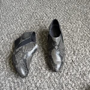 Vionic Boots Orthotic Tanton Gray Leather Snake Print Wedges Women's Size 8